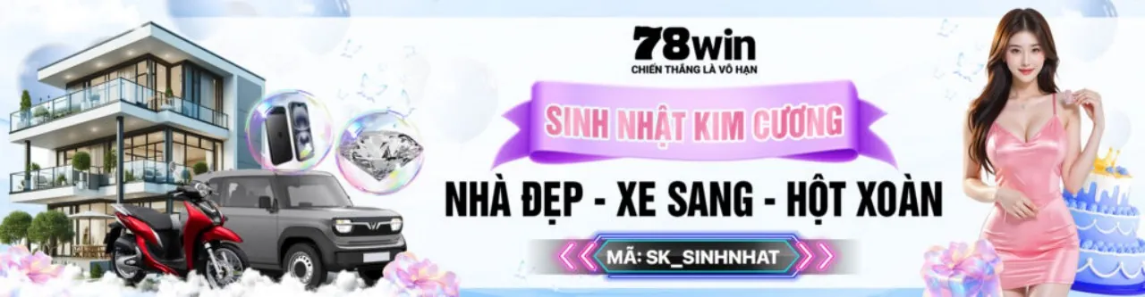 Trận đấu bóng đá đang diễn ra sôi nổi trên sân cỏ